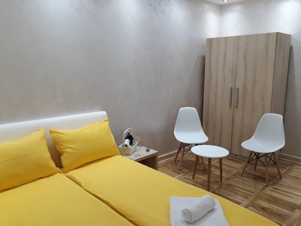 Sweet Yellow Apartment Belgrade Exterior photo