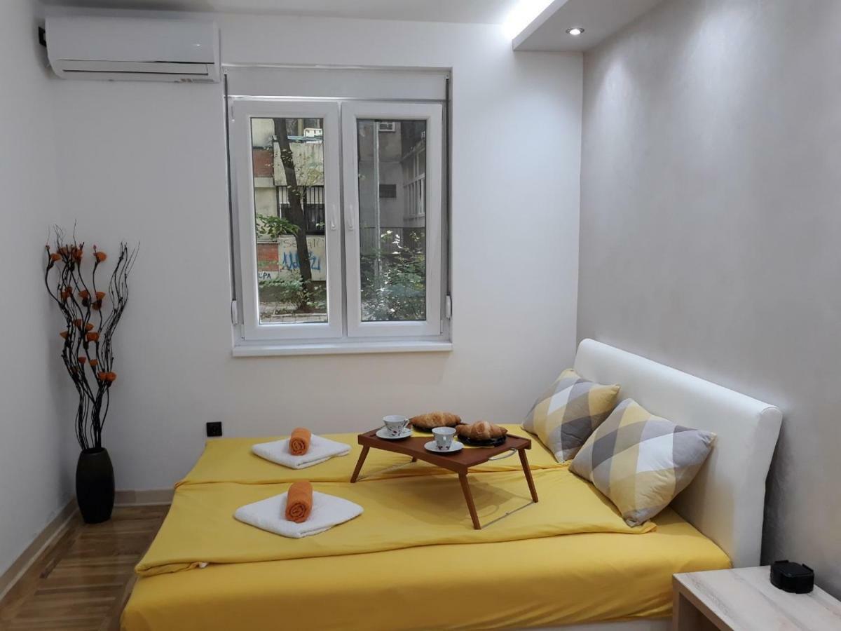 Sweet Yellow Apartment Belgrade Exterior photo